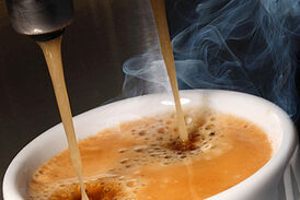 Koffein. Wie hinderlich ist diese Substanz wirklich für eine Schwangerschaft?