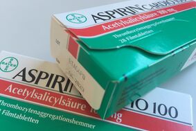 Aspirin kann die Erfolge bei Kinderwunsch­behandlung verbessern. Ist das wirklich so?